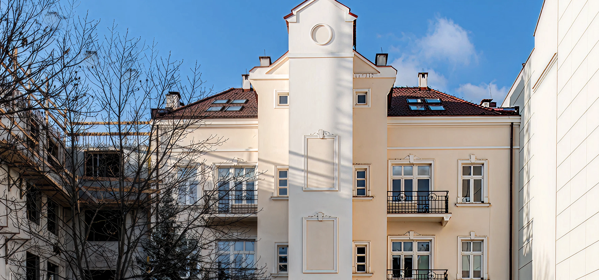 Madalińskiego 9 <br />
Nowoczesne biuro w mieście z historią