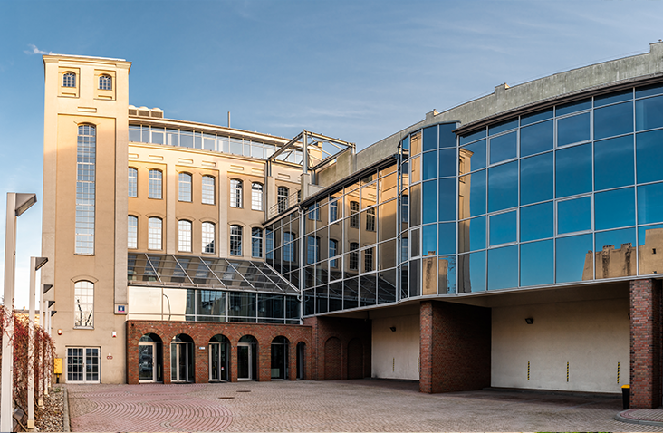 Dowborczyków 8  <br />
Charakter i wygoda w centrum Łodzi