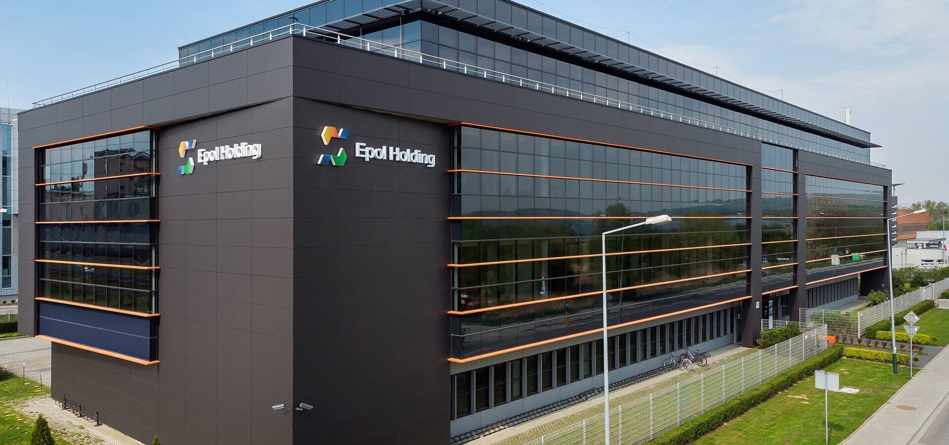 Bobrzyńskiego 12 <br />
 W doborowym towarzystwie